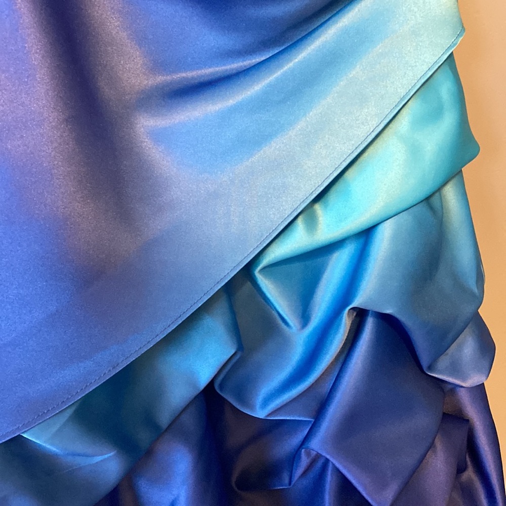 Prom dress - Picture 2 of 3